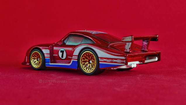 Illustration for article titled Rennsport Reunion: 1/64 Hot Wheels Car Culture Track Day Porsche 935/78
